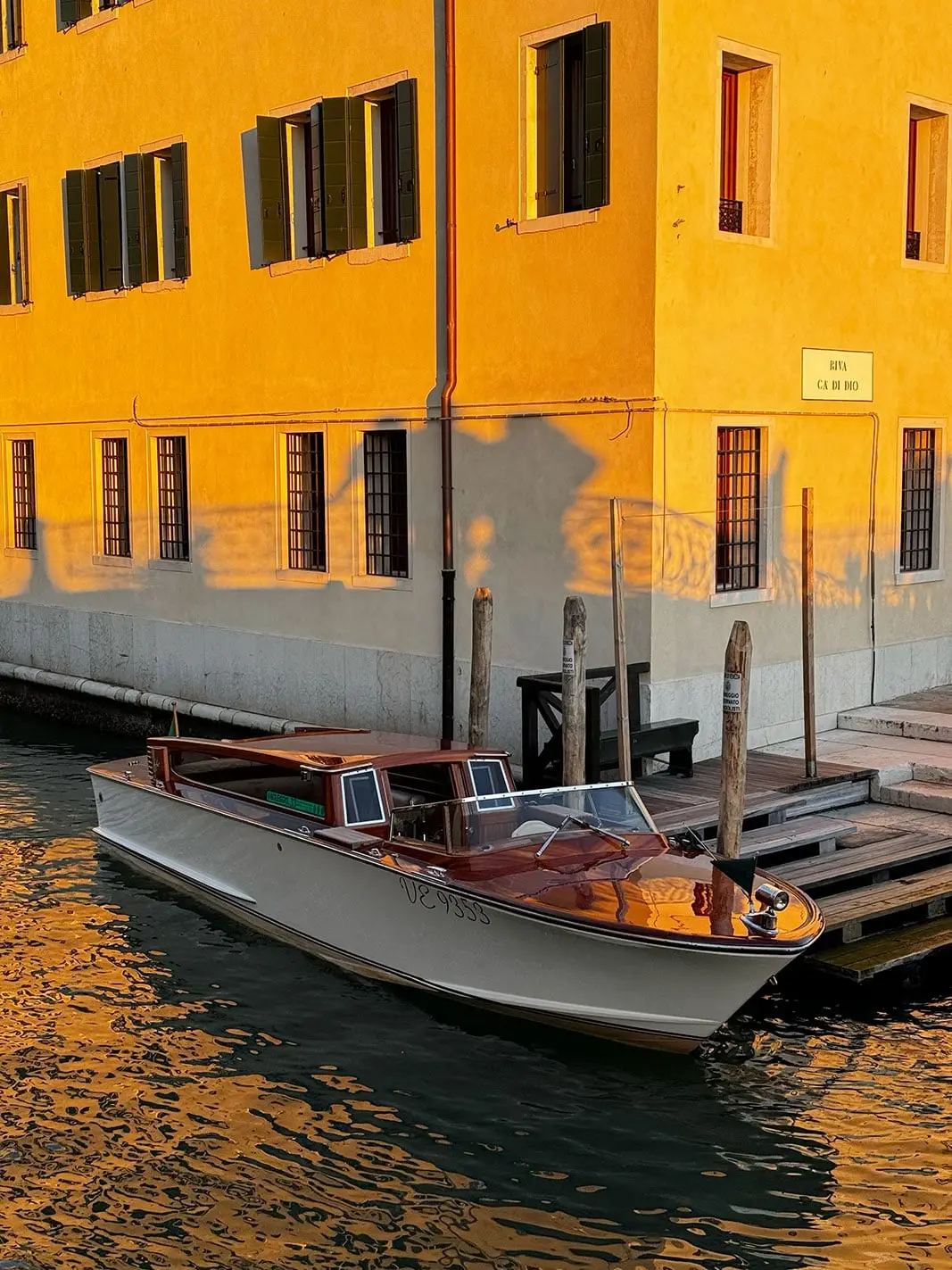Transfer water taxi in Venice | Venice Luxury Boat - Transfer Water Taxi in Venice