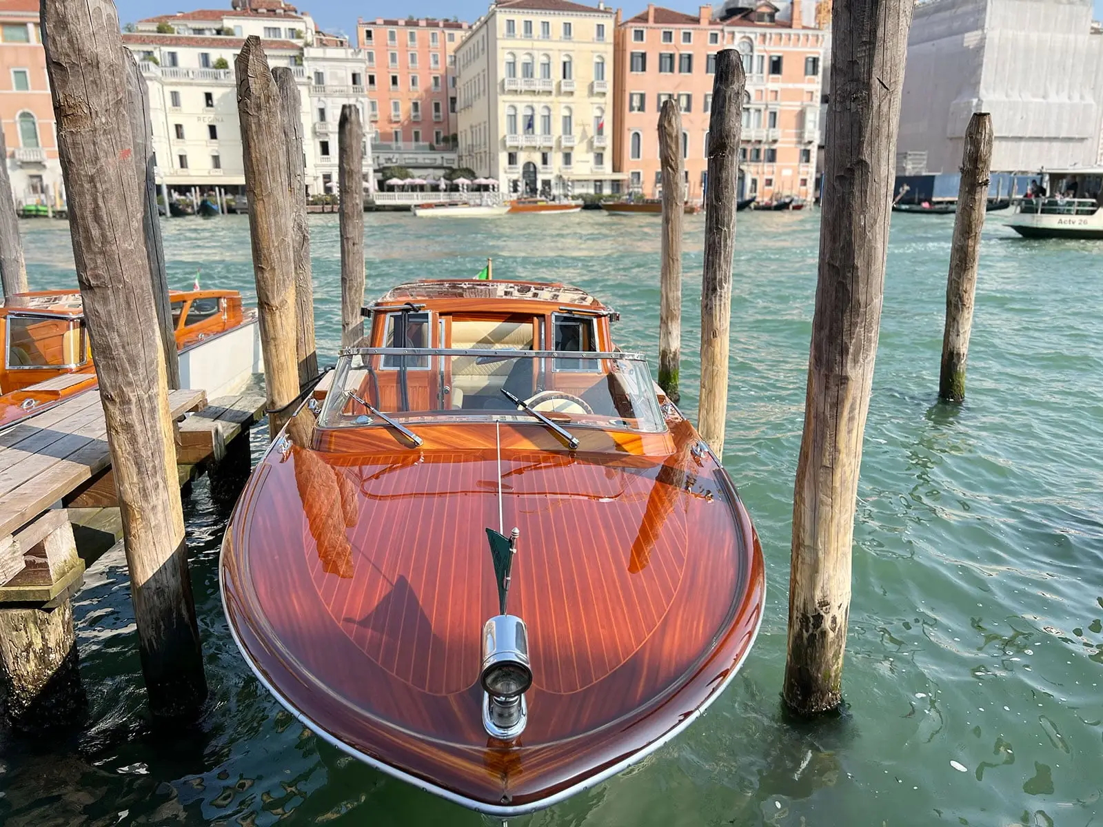 Transfer water taxi in Venice | Venice Luxury Boat - Transfer Water Taxi in Venice