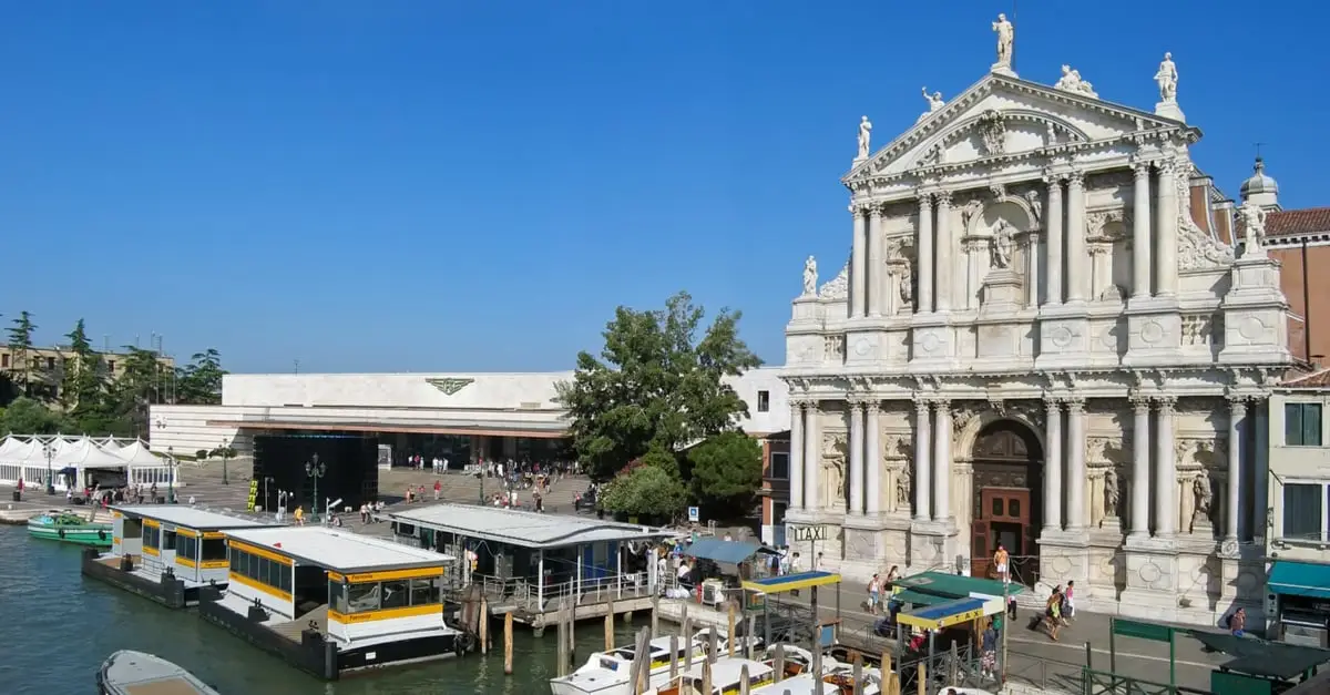 Venice Santa Lucia Train Station ⇄ City Water Taxi | Venice Luxury Boat - Transfer Water Taxi in Venice
